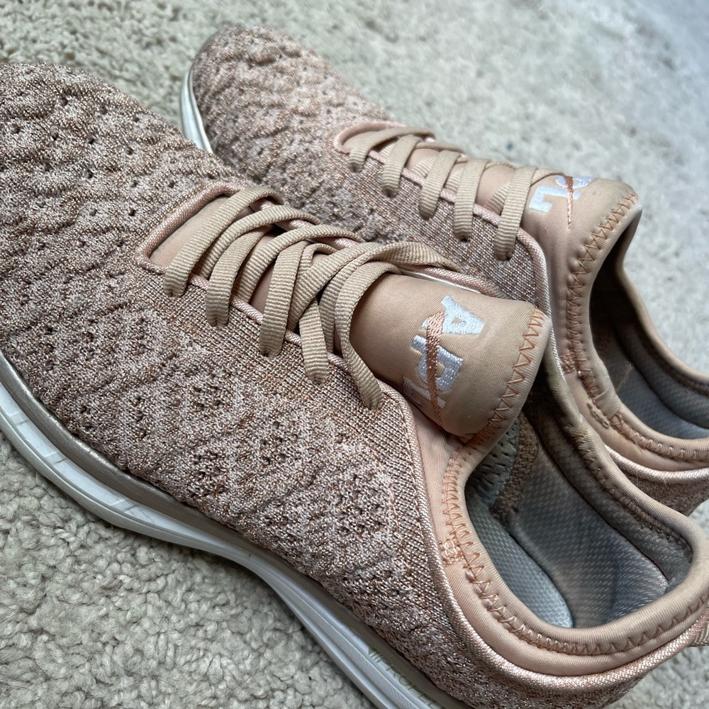 APL Techloom Phantom Metallic Rose Gold Women’s shoes size 9